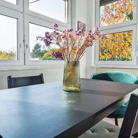 Forest View Retreat - Nature Escape Apartment