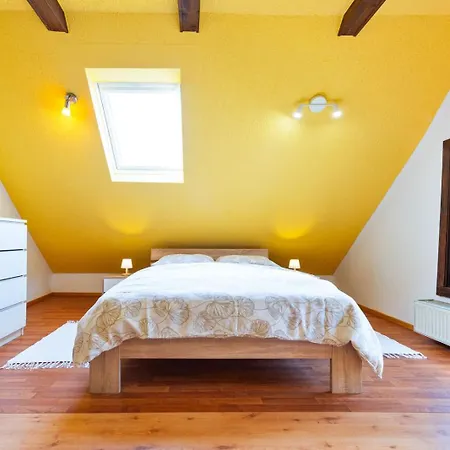 Forest View Retreat - Nature Escape Apartment *