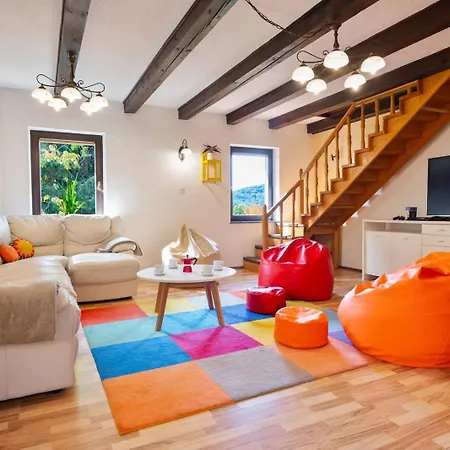 Forest View Retreat - Nature Escape Apartment